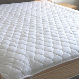 QUILTED MATTRESS PROTECTOR - QUEEN SIZE - - HOTEL QUALITY